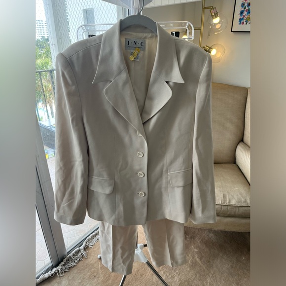 INC pant suit. Size 4/6 - Picture 1 of 15